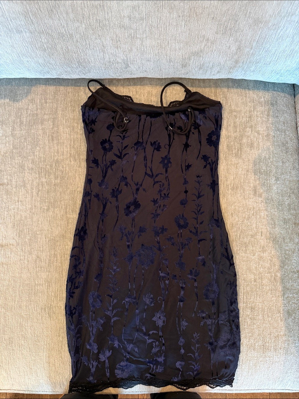 Lucy in the Sky fitted&lined dress in black w dk blue velvet flowers. Cool dress - Picture 2 of 5